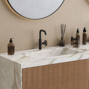 Neolith_New_classtone_Calacatta_Roma_bath